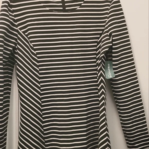 Dress - Picture 1 of 3